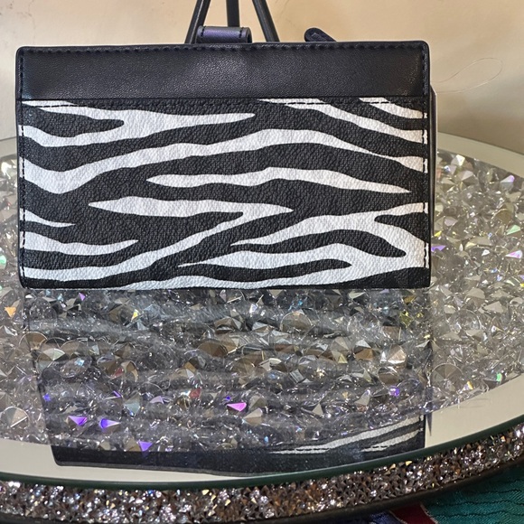 NWT - Michael Kors Greenwich Medium Zebra Snap Wallet. Retail $258.00 - Picture 2 of 4